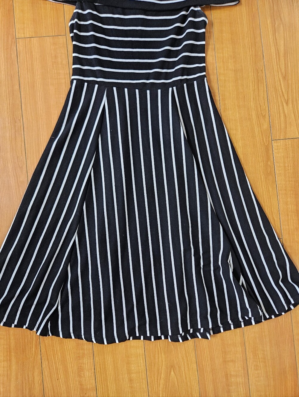 NEW No Tags Mossimo Over Off-Shoulder Blck & Whte Striped Fit-and-Flare Dress M - Picture 5 of 15
